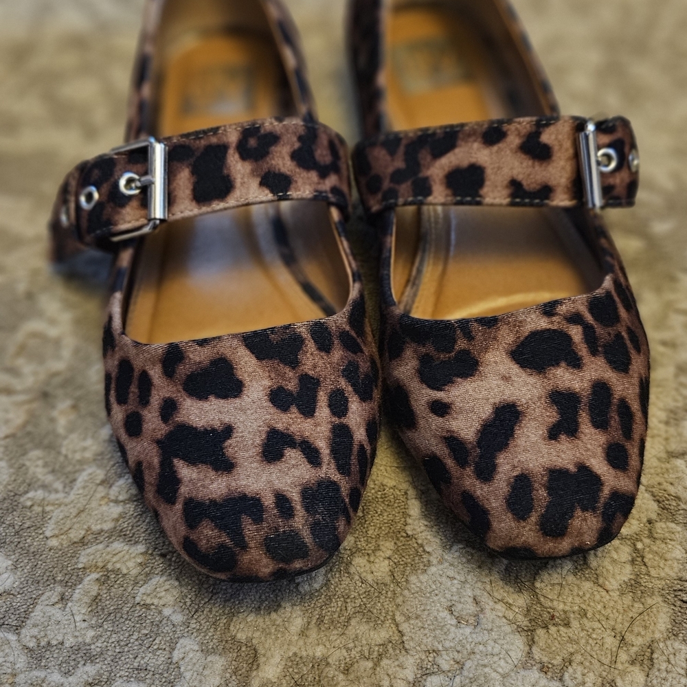 Dolce Vita Leopard Print Flats - Picture 5 of 8